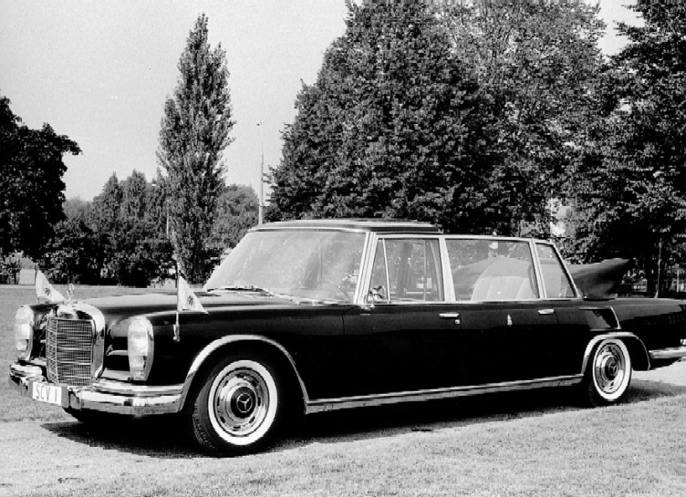 Mercedes-Benz_600_Pullman_Landaulet